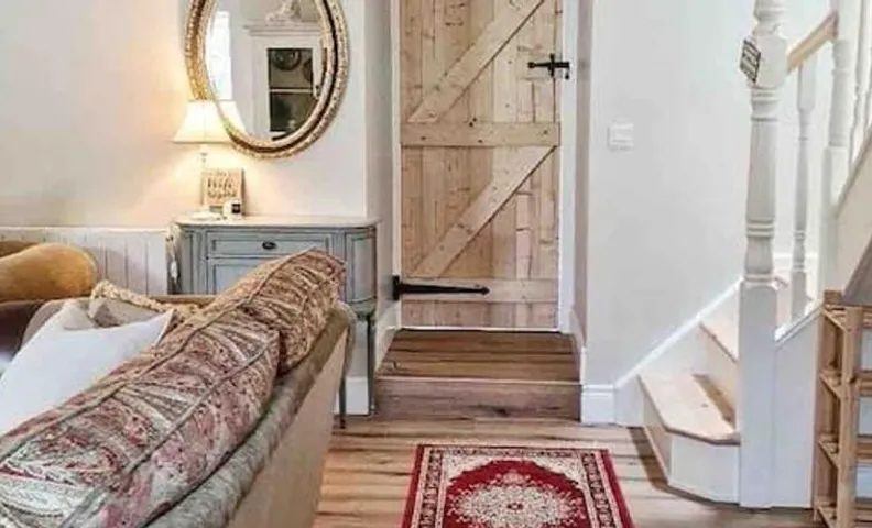 Stunning riverside cottage in central location