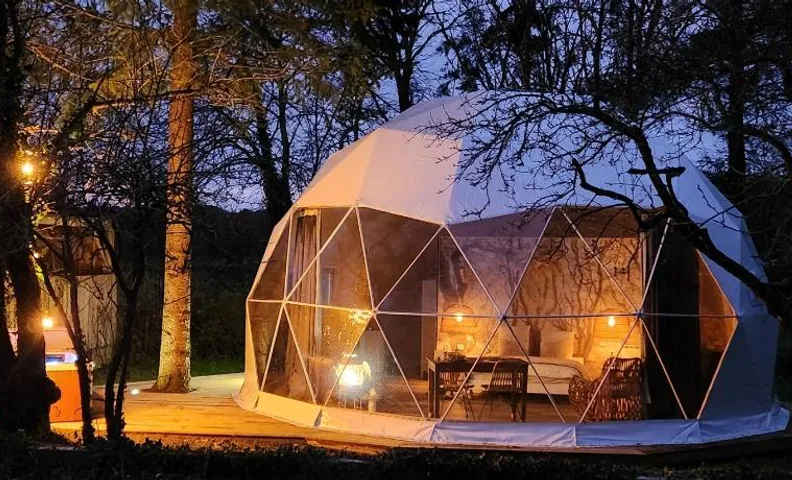 le cocon d'amour " Dôme avec jaccuzi privé "