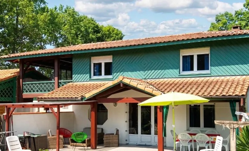 Maison accueillante à Vielle-Saint-Girons avec jardin et cheminée