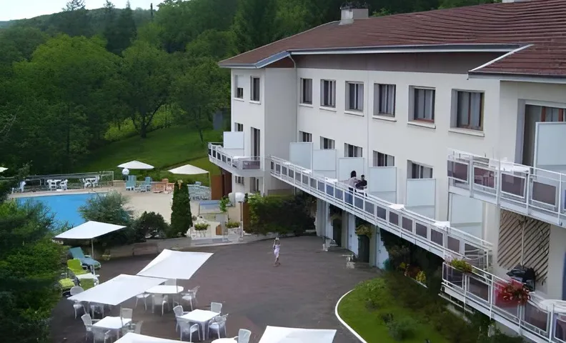 Logis Hotel Maison Carree Restaurant O Carre dArt