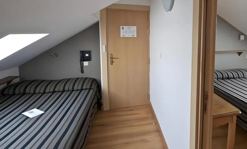 Hôtel La Porte Saint Pierre-Logis Hôtel Intra Muros RÉNOVÉ en 2026
