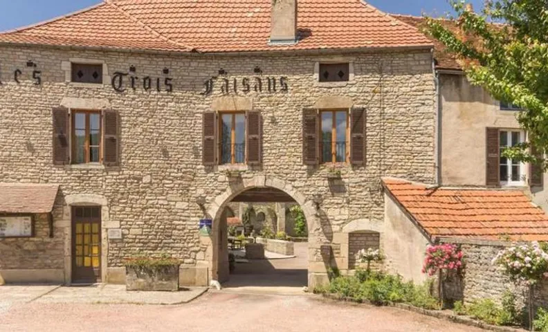 Les Trois Faisans