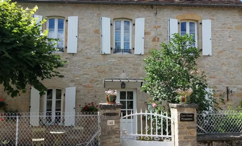 Les Trois Prunelles