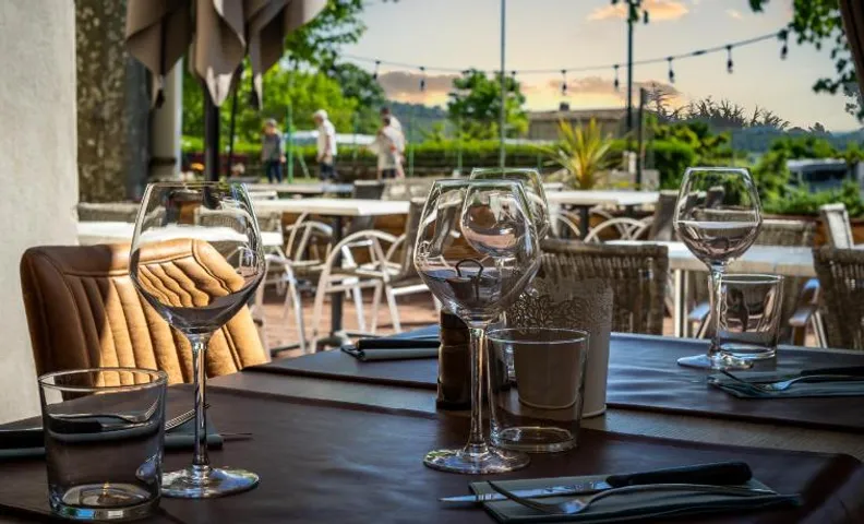 Logis hotel le Champ De Mars
