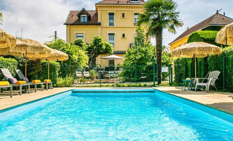 HOTEL DES DAUPHINS