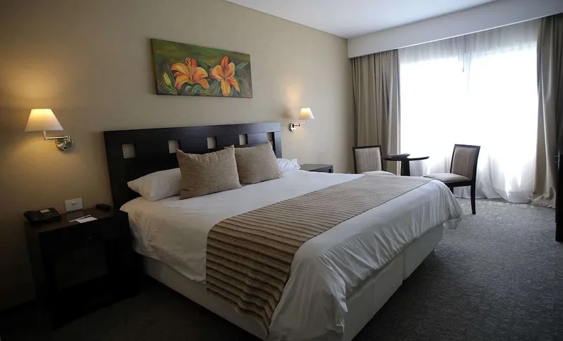 하워드 존슨 바이 윈덤 푸네스