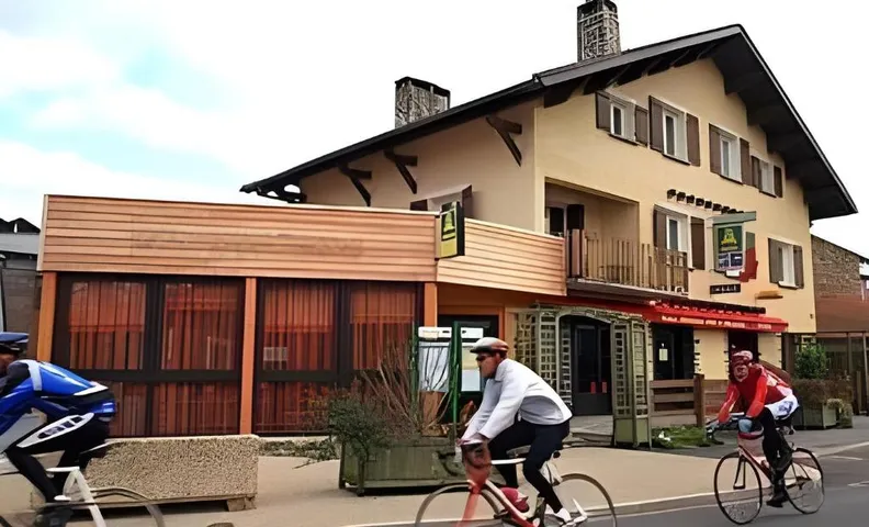 Logis Hotel Restaurant Auberge Les Rives de l'Arzon