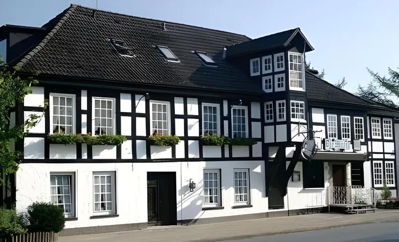 Akzent Hotel Zur Wasserburg - Hotel Garni bed & breakfast