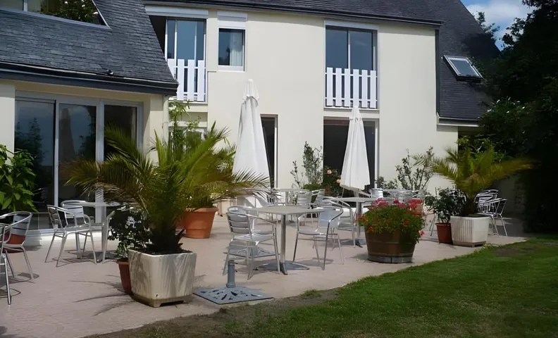 Logis Latitude Ouest Hotel Restaurant & Spa