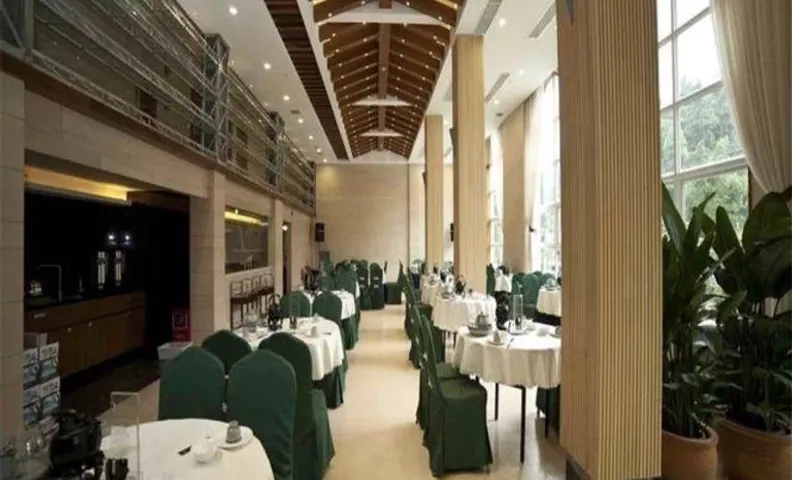 Four Seasons Hotel Jiangmen Huicheng (Guifengshan National Forest Park)