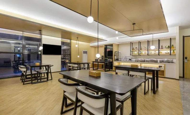 Tuke China Hotel (hualinguoji bolinzhuang subway)