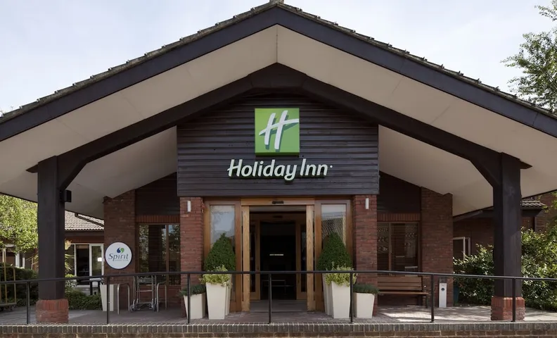 홀리데이 인 길퍼드 바이 IHG