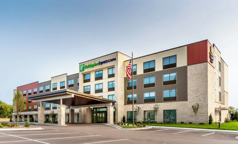 홀리데이 인 익스프레스 밀워키 웨스트 앨리스 바이 IHG