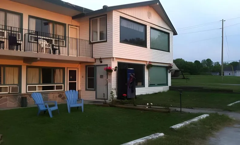 Lakeside Inn