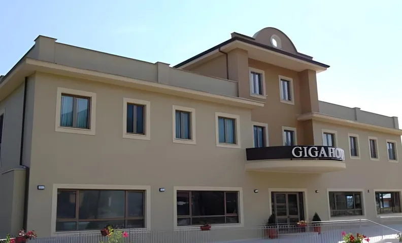 Giga Hotel