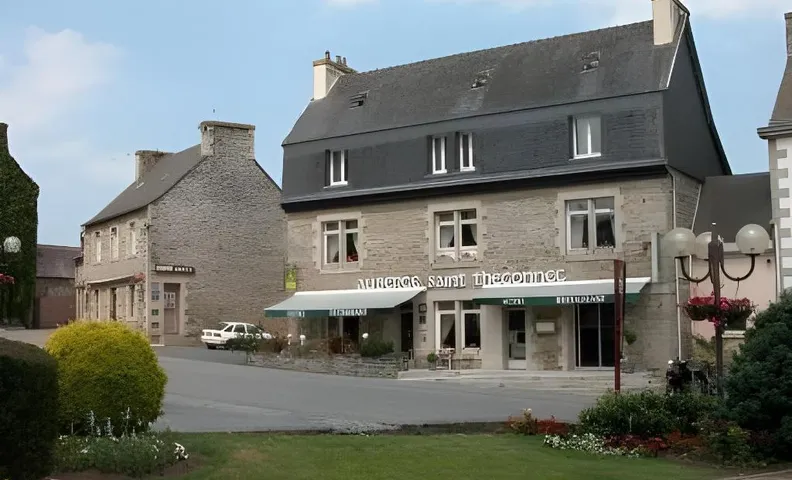 Logis Auberge Saint Thegonnec & son Restaurant