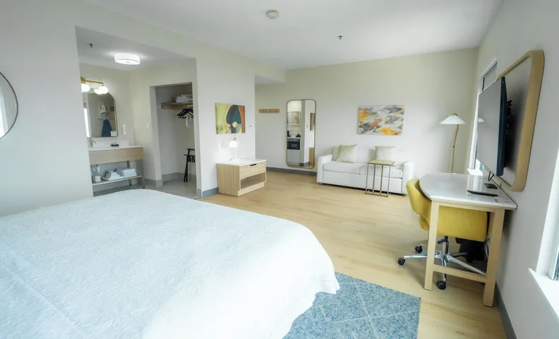 햄프턴 인 & 스위트 미션