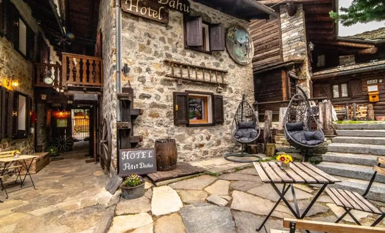 Hotel Petit Dahu - Chambres et Restaurant