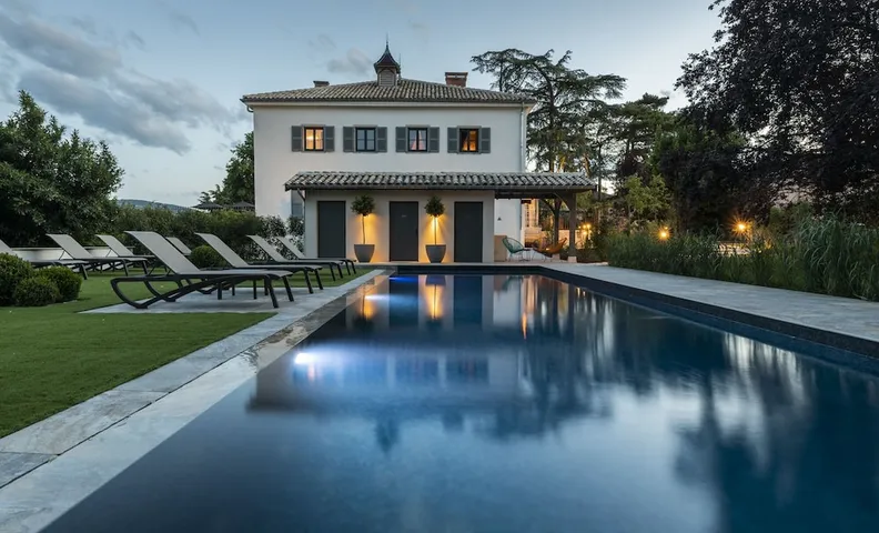 호텔 빌라 알렉산드르
