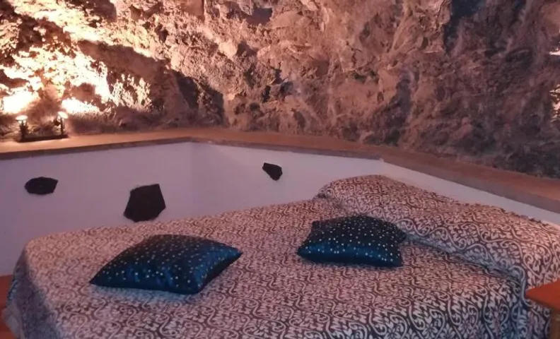 CASA CUEVA y CASITA RURAL EL PERUCHO