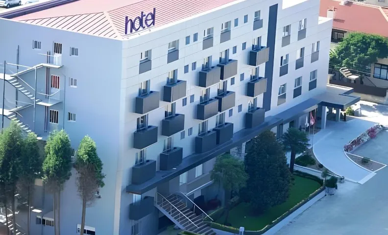 Hotel Feira Pedra Bela