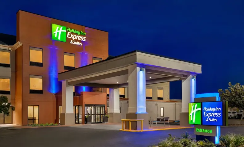 홀리데이 인 익스프레스 & 스위트 오펠루사스 바이 IHG