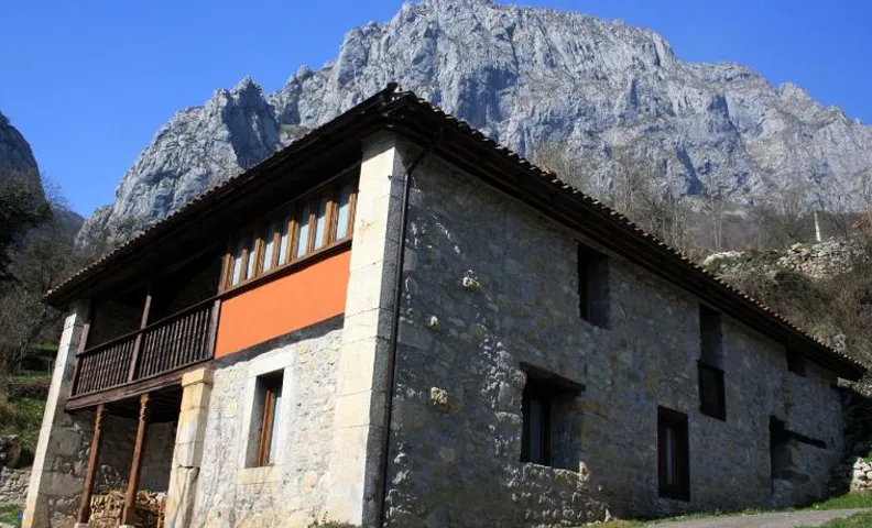 Hotel Rural Llerau