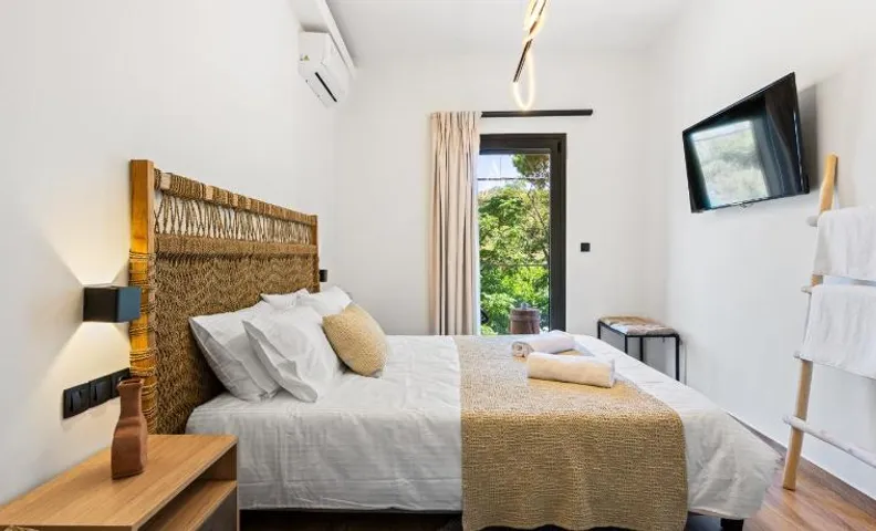 Porto Vathi Suites