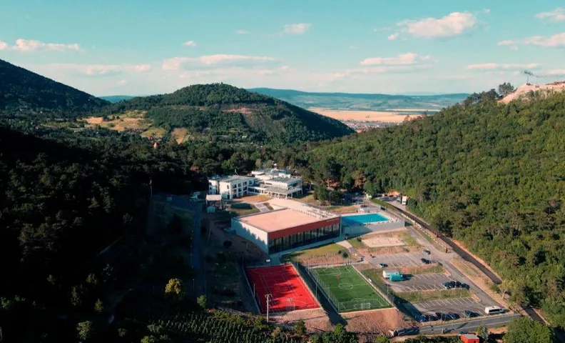 Raczi Hotel, Tur Event Center?