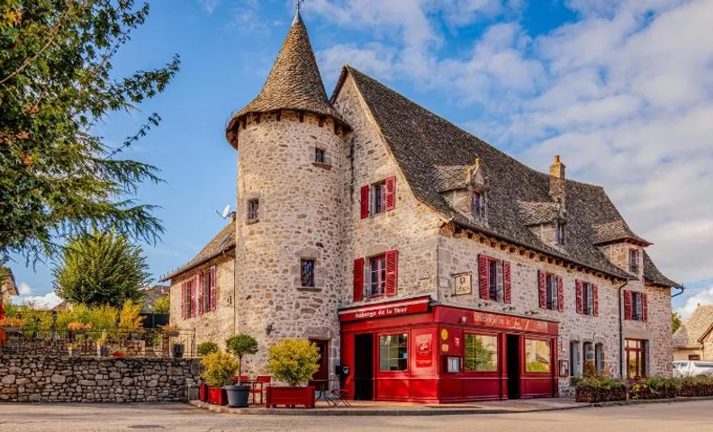 Demeures & Chateaux Auberge de la Tour - Hotel & Restaurants - Marcoles Auvergne