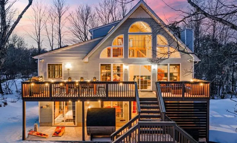 Emberwood Retreat Pickleball Spa Sauna Theater Games