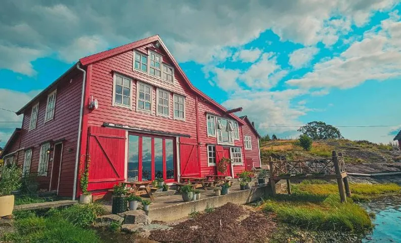 Fjordside Boathouse Hardanger