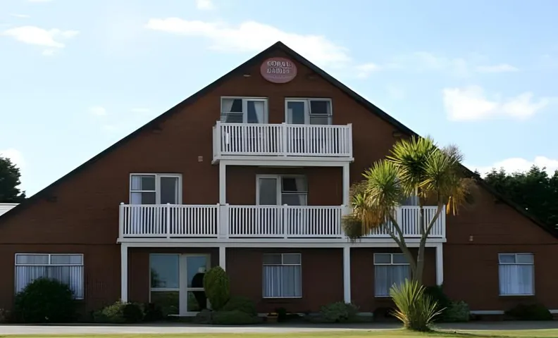 Coral Gables Guesthouse & Campsite