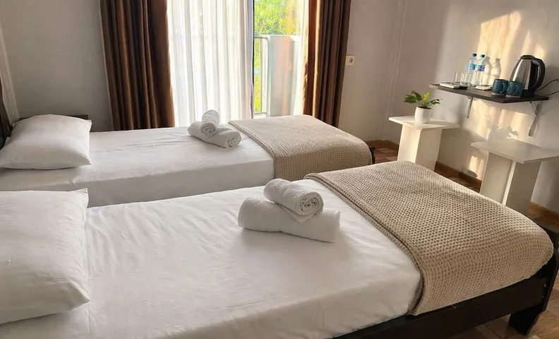 호텔 살로 풀 호텔, 바닷가 근처