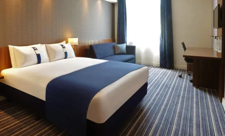 홀리데이 인 익스프레스 풀 바이 IHG