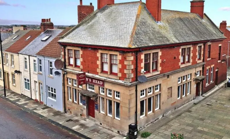 The queens head