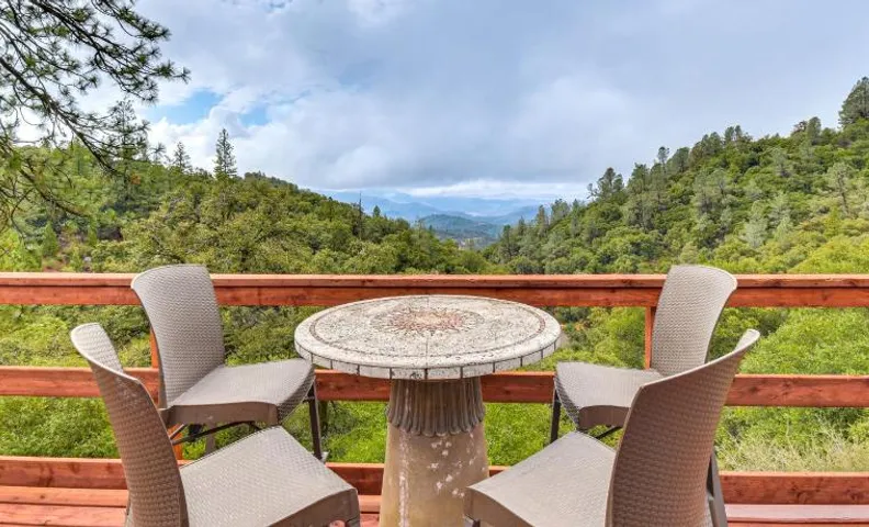 Mtn-View Coulter Escape w/ Rustic Tree Lookout