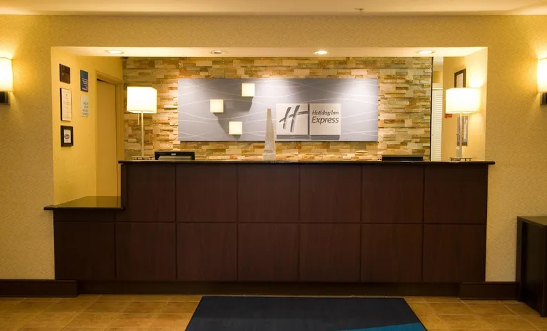 홀리데이 인 익스프레스 호텔 앤드 스위트 시카고-알곤퀸 바이 IHG