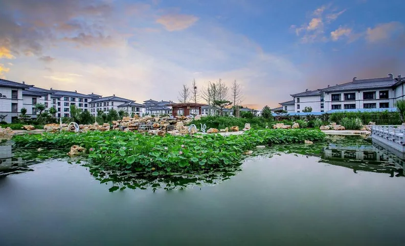 YUN-ZEN Jinling Acrobatics Hotel