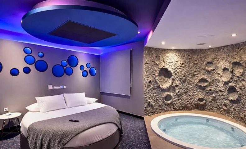 V Hotel