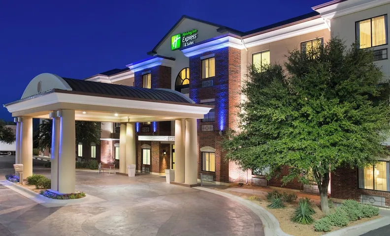 홀리데이 인 익스프레스 & 스위트 미들랜드 루프 250 바이 IHG