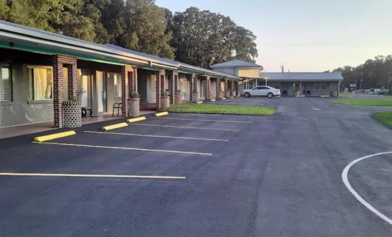 Rainbow Fountain Motel