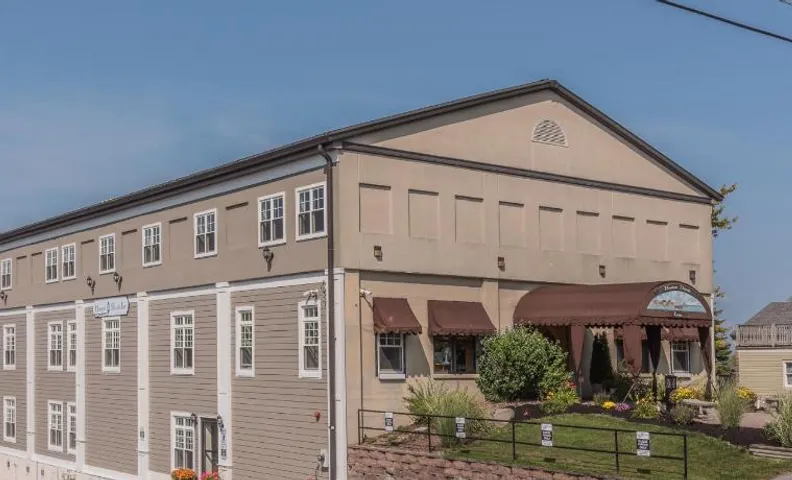 Harbor House Inn
