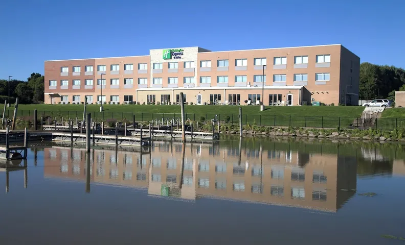 홀리데이 인 익스프레스 & 스위트 포트 휴런 바이 IHG