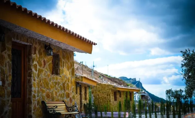 Casas y Cuevas El Solins