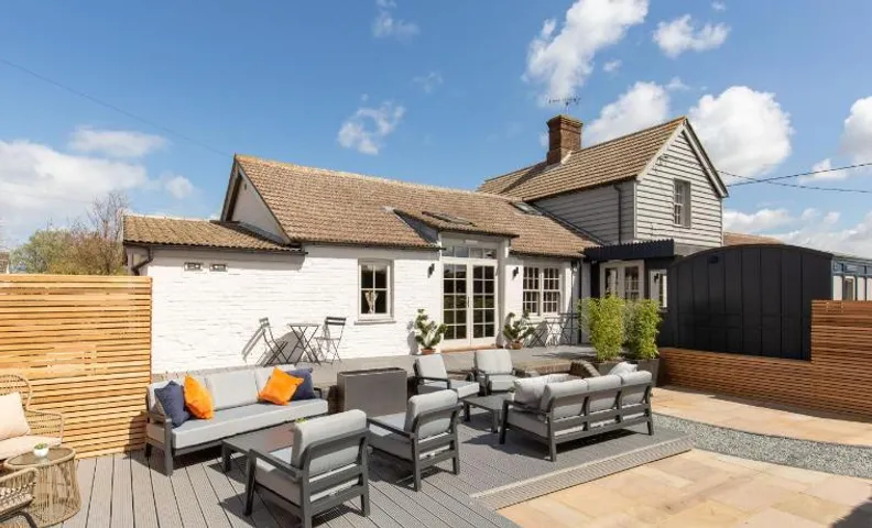 The Railway Hotel by Barefoot Retreats