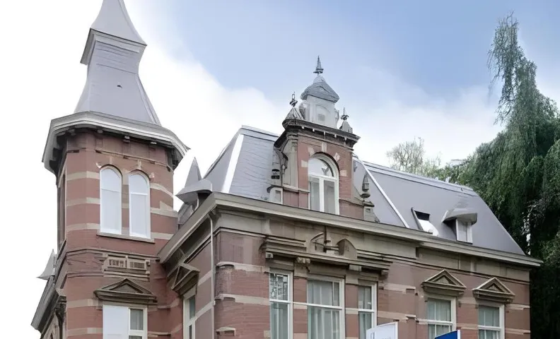 Hotel De Villa