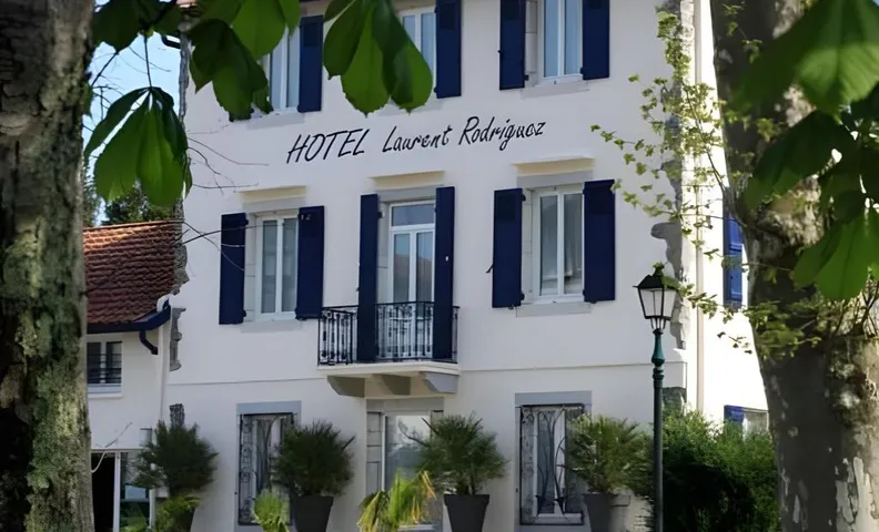 Logis Hotel & Restaurant La Villa Bleue