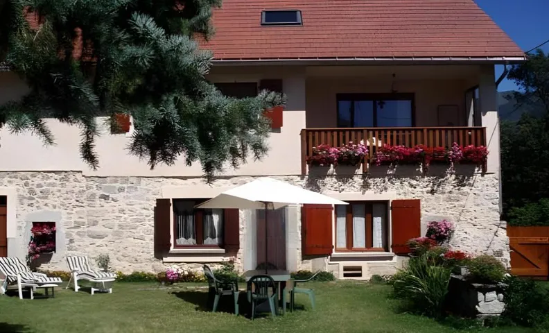 Le Rocher des Ducs, Chambres d'hotes, parking prive, abris motos