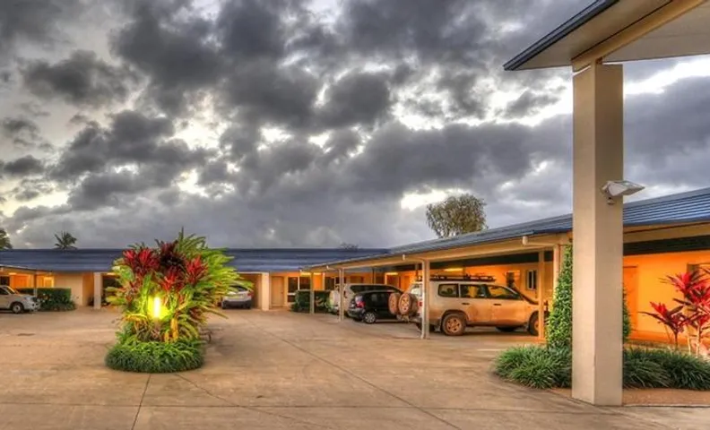 Tropixx Motel